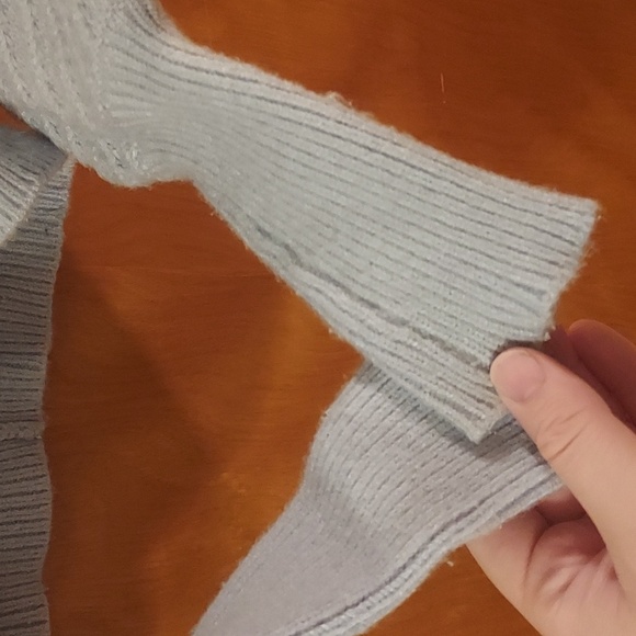 T Tahari Sweater - Picture 3 of 7